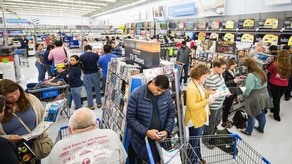 Không những tiện lợi và đa dạng mặt hàng, dịch vụ của Walmart luôn liên tục được cải thiện để phục vụ người dùng tốt hơn